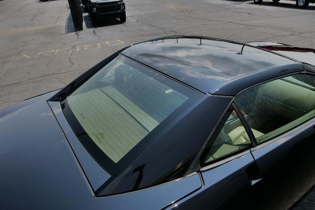 2005 Cadillac XLR - Image 16 of 31