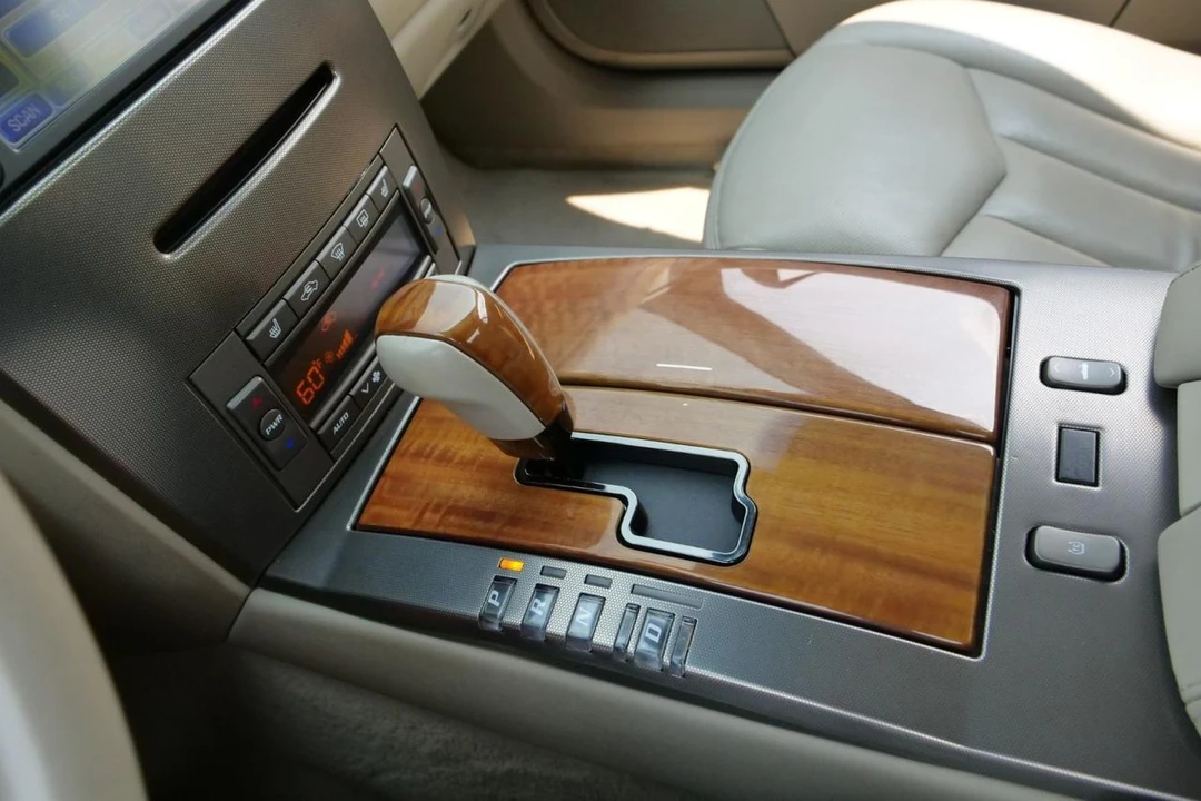 2005 Cadillac XLR - Image 27 of 31