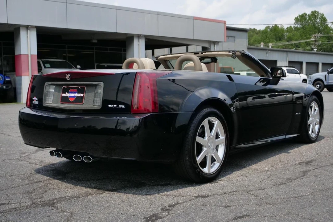 2005 Cadillac XLR - Image 10 of 31