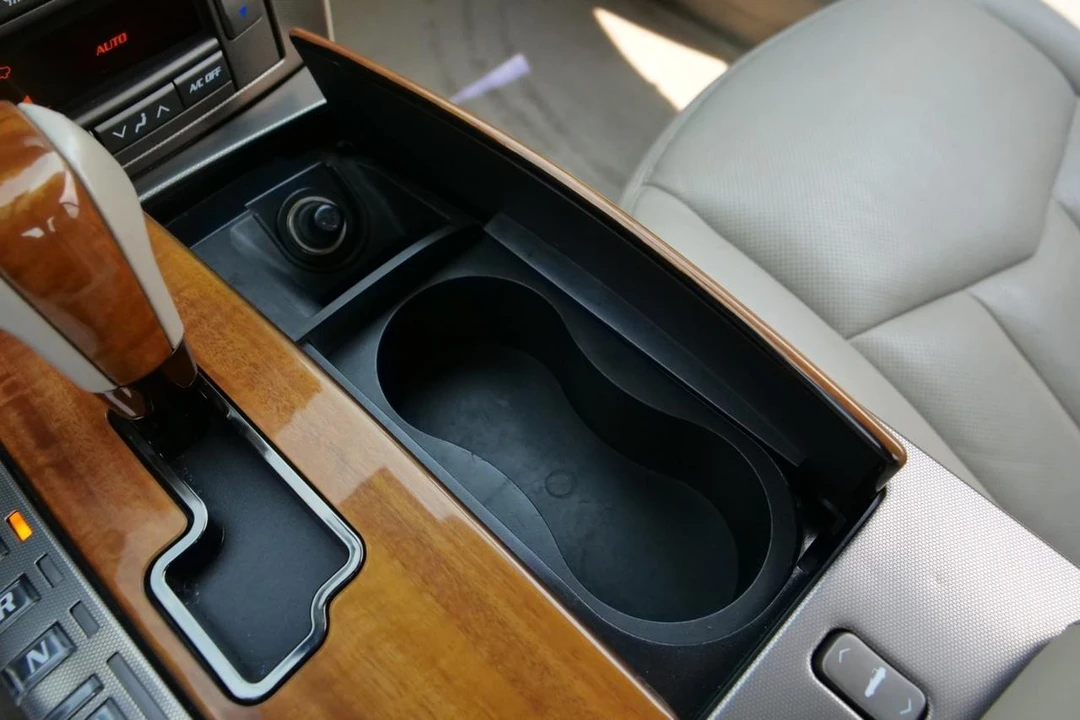 2005 Cadillac XLR - Image 29 of 31