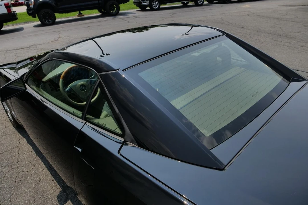 2005 Cadillac XLR - Image 17 of 31