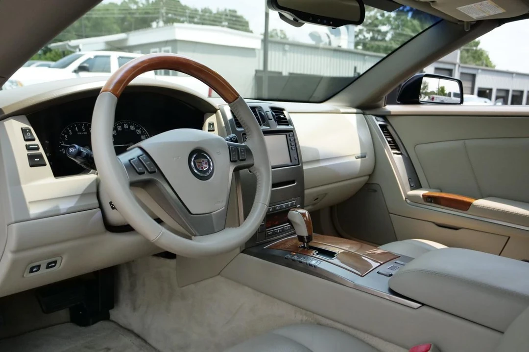2005 Cadillac XLR - Image 3 of 31