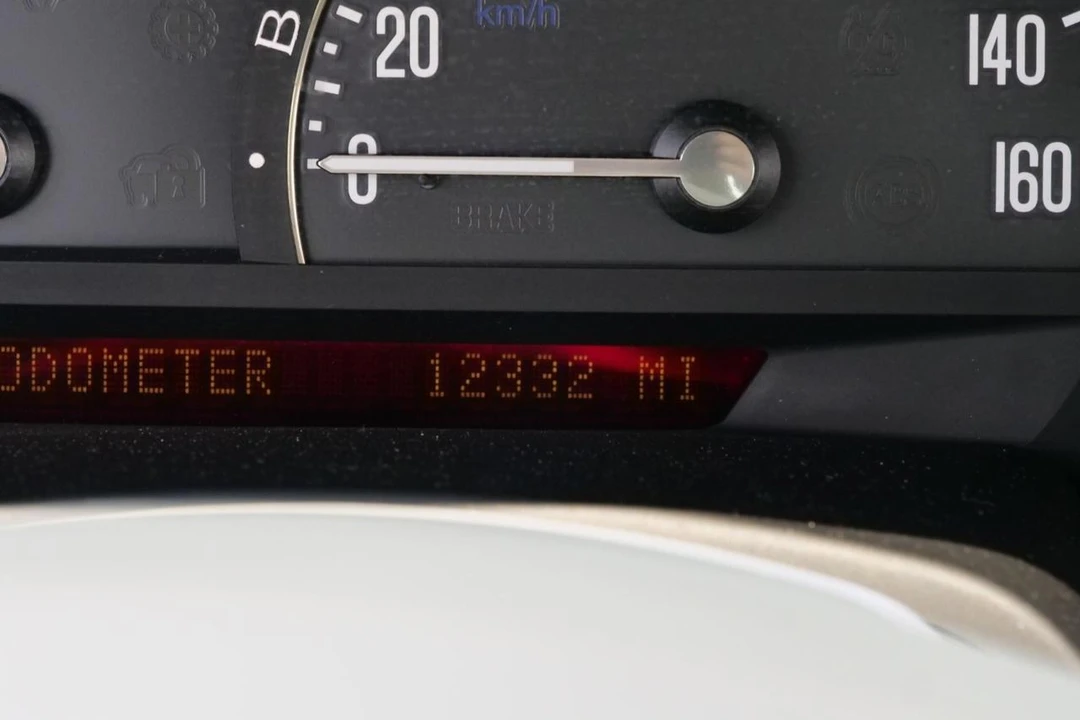 2005 Cadillac XLR - Image 20 of 31