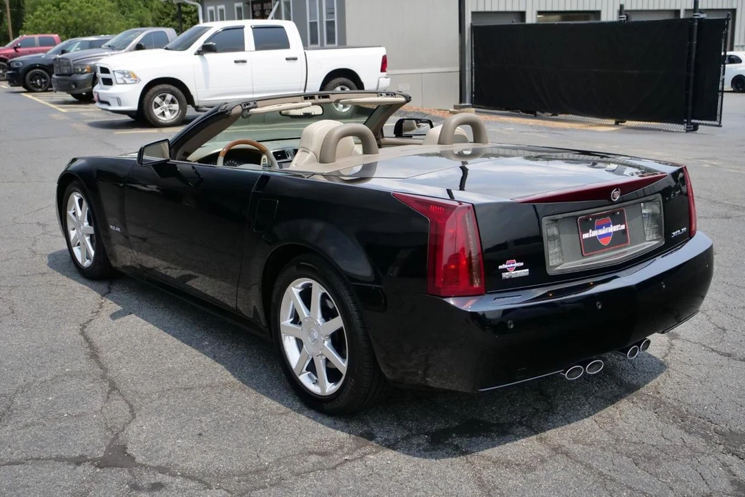 2005 Cadillac XLR - Image 8 of 31