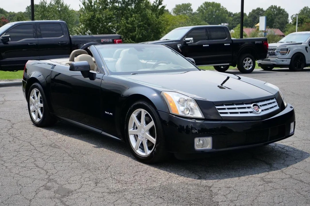 2005 Cadillac XLR - Image 5 of 31