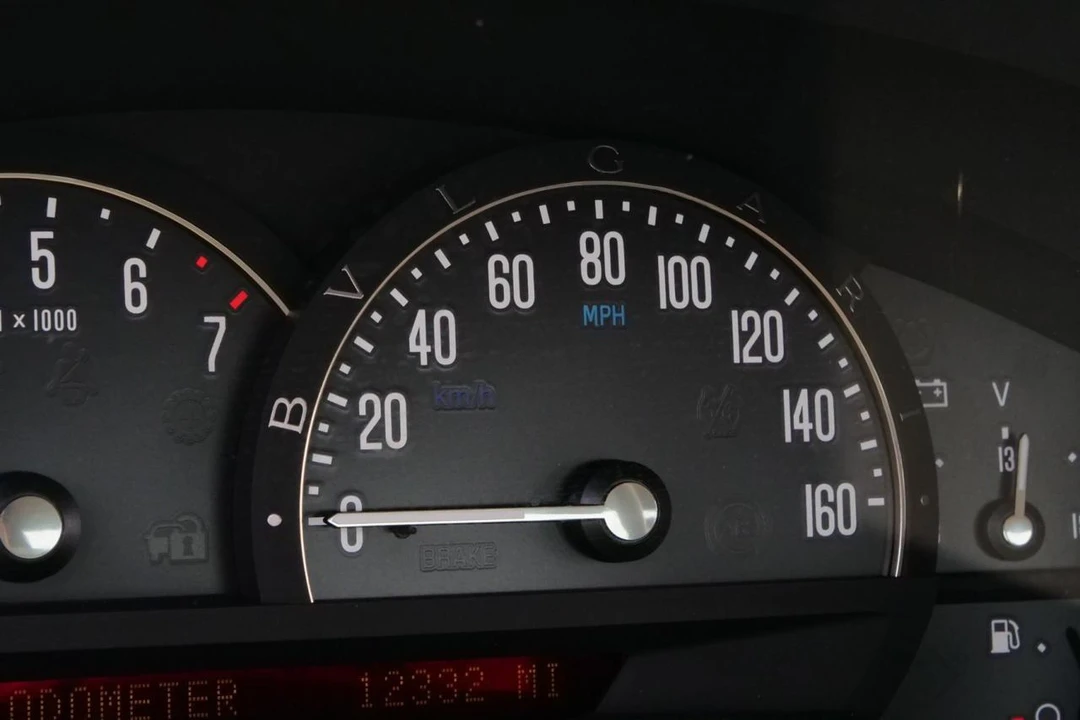 2005 Cadillac XLR - Image 21 of 31