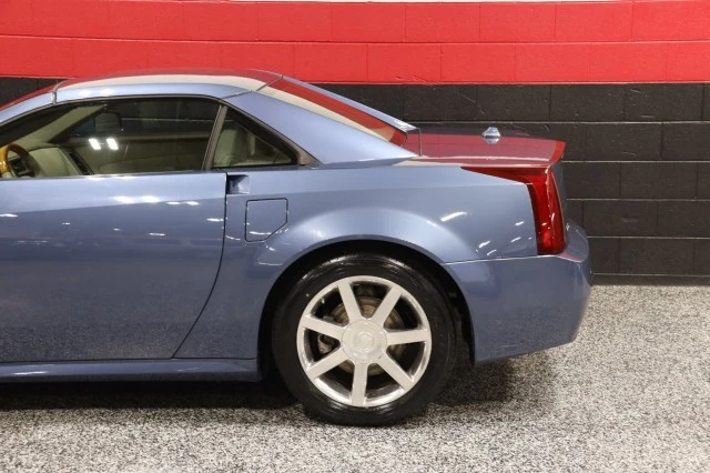 2005 Cadillac XLR - Image 22 of 24