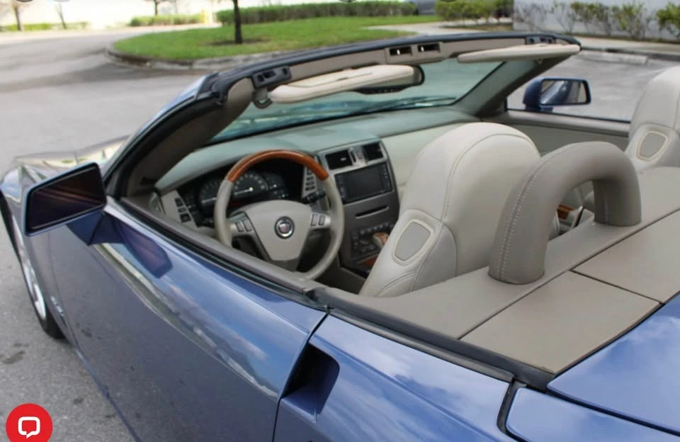 2005 Cadillac XLR - Image 2 of 3