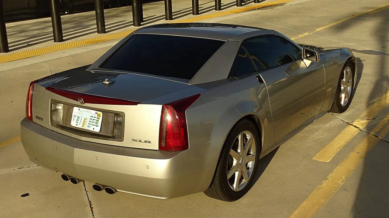 2005 Cadillac XLR - Image 10 of 28
