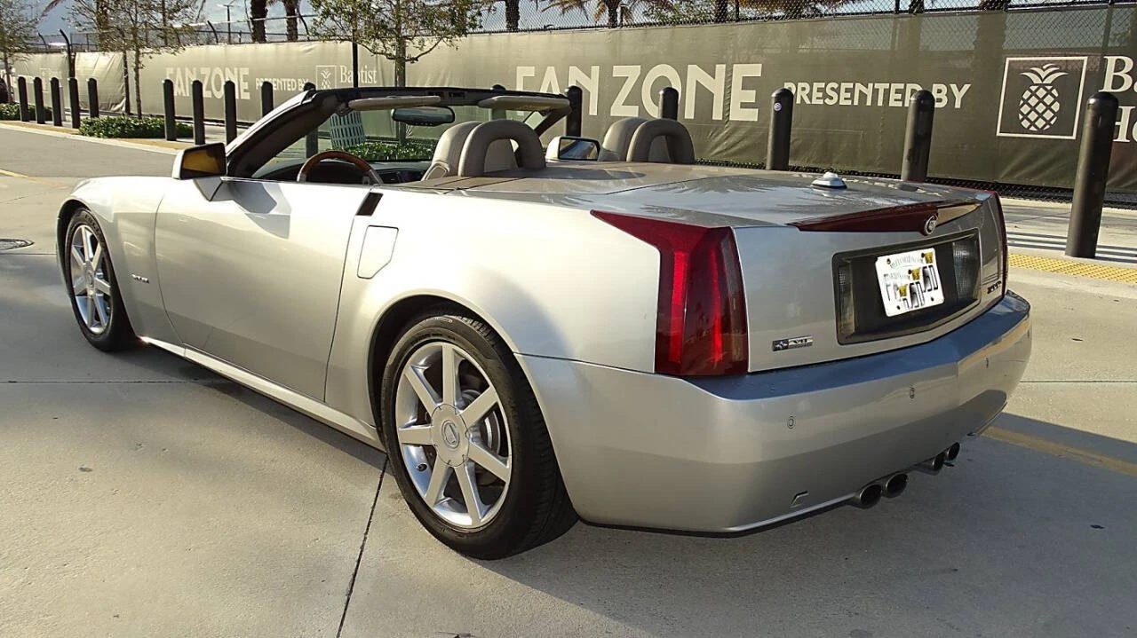 2005 Cadillac XLR - Image 5 of 28