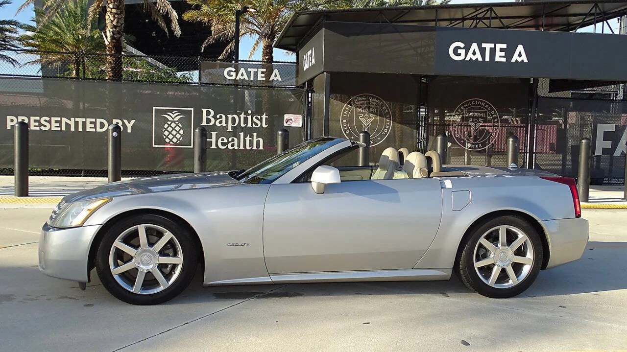 2005 Cadillac XLR - Image 2 of 28