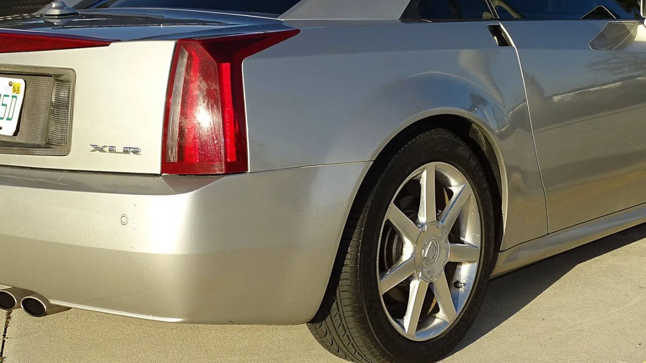 2005 Cadillac XLR - Image 12 of 28