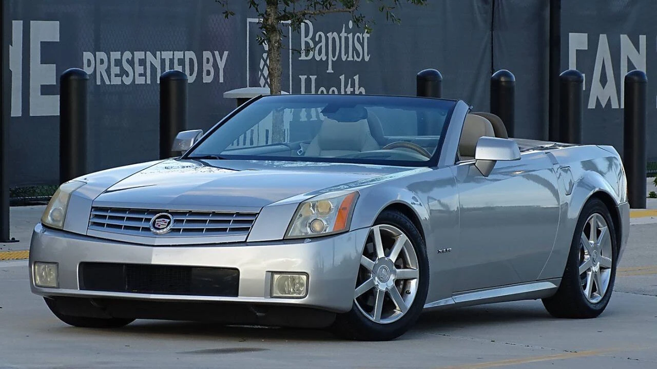 2005 Cadillac XLR - Image 14 of 28