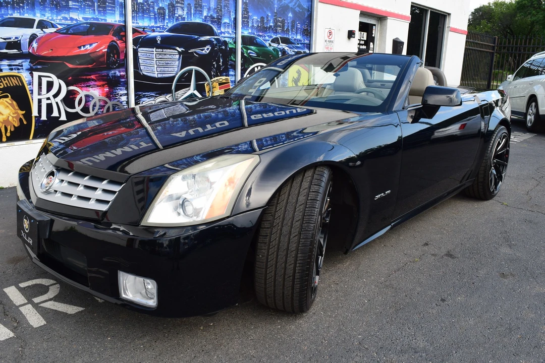2005 Cadillac XLR - Image 10 of 19