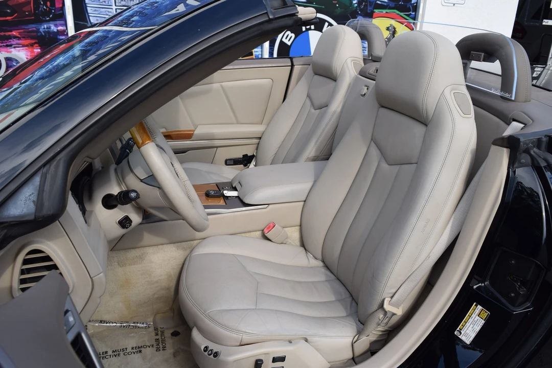 2005 Cadillac XLR - Image 15 of 19