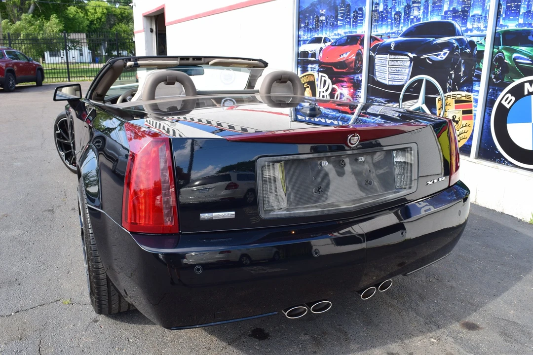 2005 Cadillac XLR - Image 8 of 19