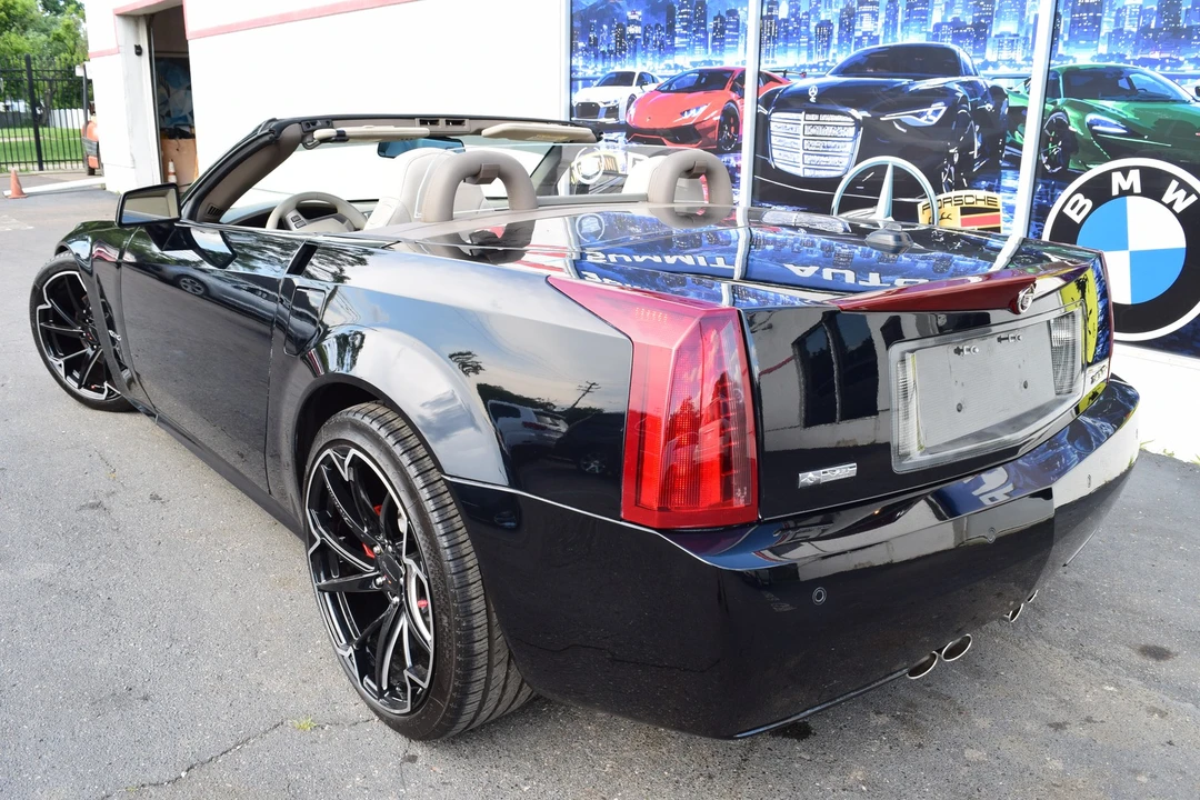 2005 Cadillac XLR - Image 9 of 19