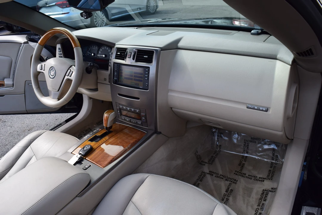2005 Cadillac XLR - Image 17 of 19