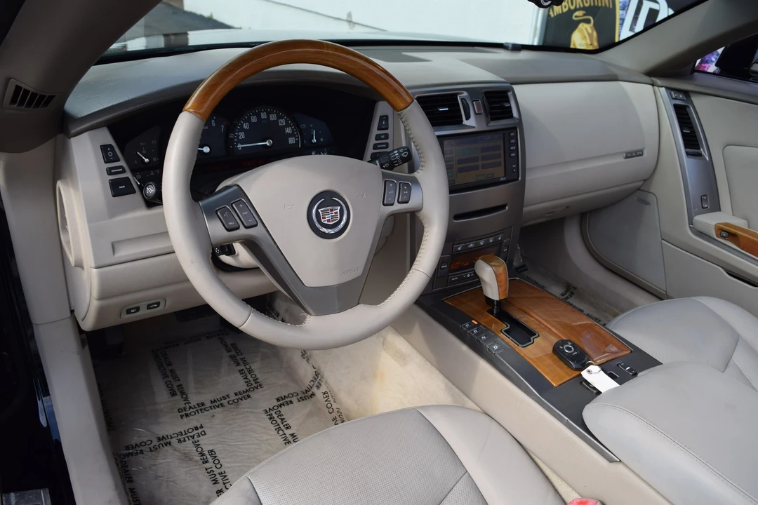 2005 Cadillac XLR - Image 16 of 19
