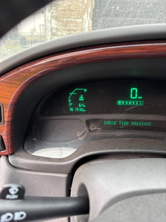 2005 Cadillac DeVille 8th Gen - Image 2 of 11