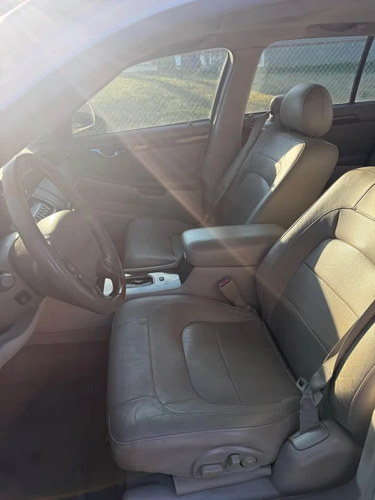 2005 Cadillac DTS - Image 3 of 7