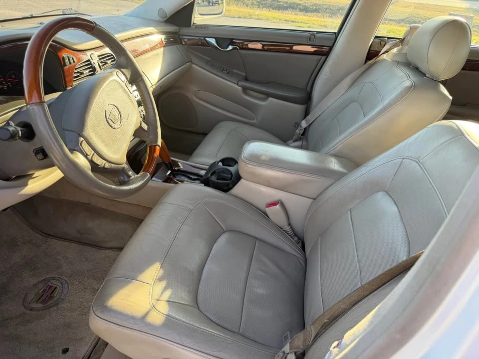 2005 Cadillac DTS - Image 9 of 10