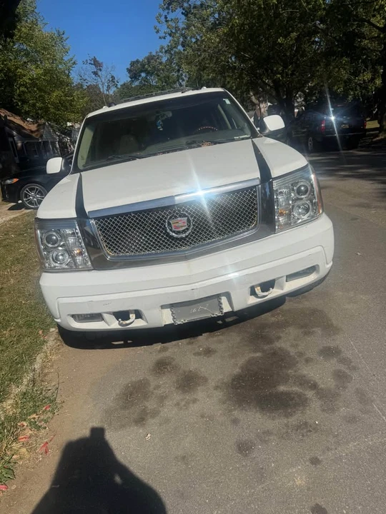 2005 Cadillac Escalade & EXT 2nd Gen - Image 3 of 3