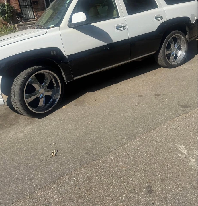 2005 Cadillac Escalade & EXT 2nd Gen - Image 2 of 3