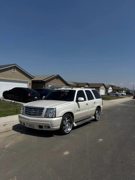 2005 Cadillac Escalade & EXT 2nd Gen - Image 2 of 3