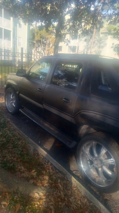 2005 Cadillac Escalade & EXT 2nd Gen - Image 2 of 4
