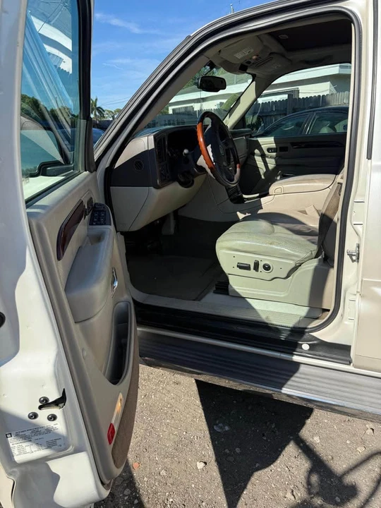 2005 Cadillac Escalade & EXT 2nd Gen - Image 6 of 17