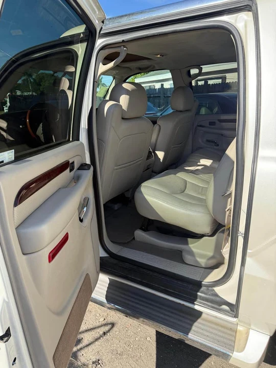 2005 Cadillac Escalade & EXT 2nd Gen - Image 4 of 17