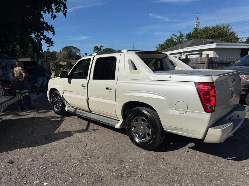 2005 Cadillac Escalade & EXT 2nd Gen - Image 3 of 17