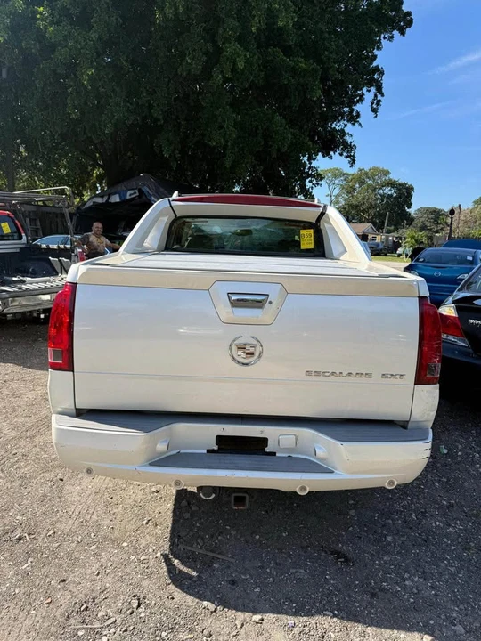 2005 Cadillac Escalade & EXT 2nd Gen - Image 10 of 17