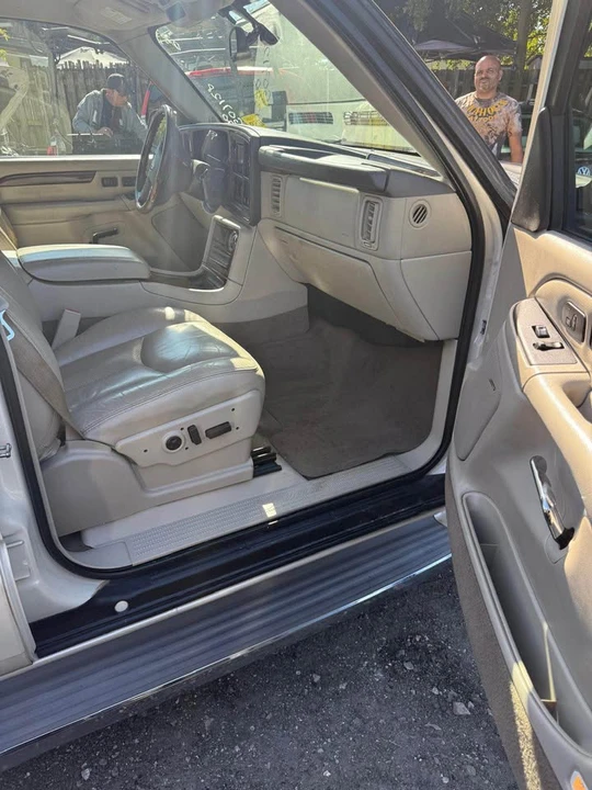 2005 Cadillac Escalade & EXT 2nd Gen - Image 9 of 17
