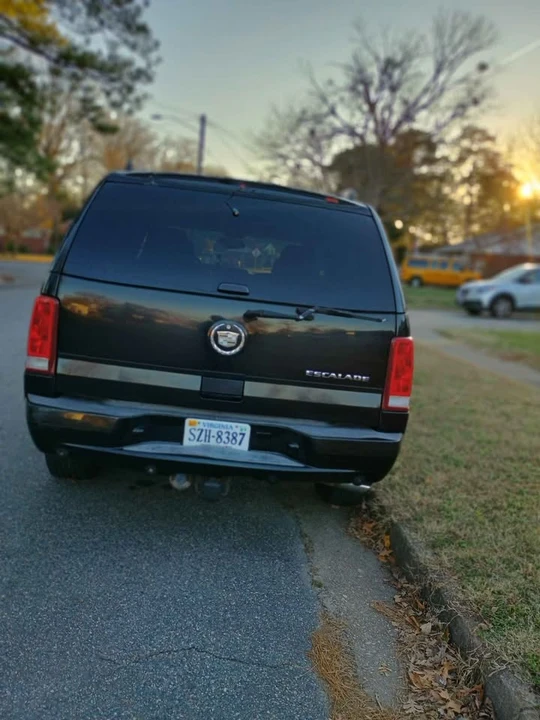2005 Cadillac Escalade & EXT 2nd Gen - Image 4 of 8