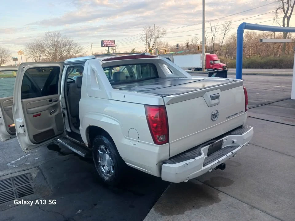 2005 Cadillac Escalade & EXT 2nd Gen - Image 5 of 5