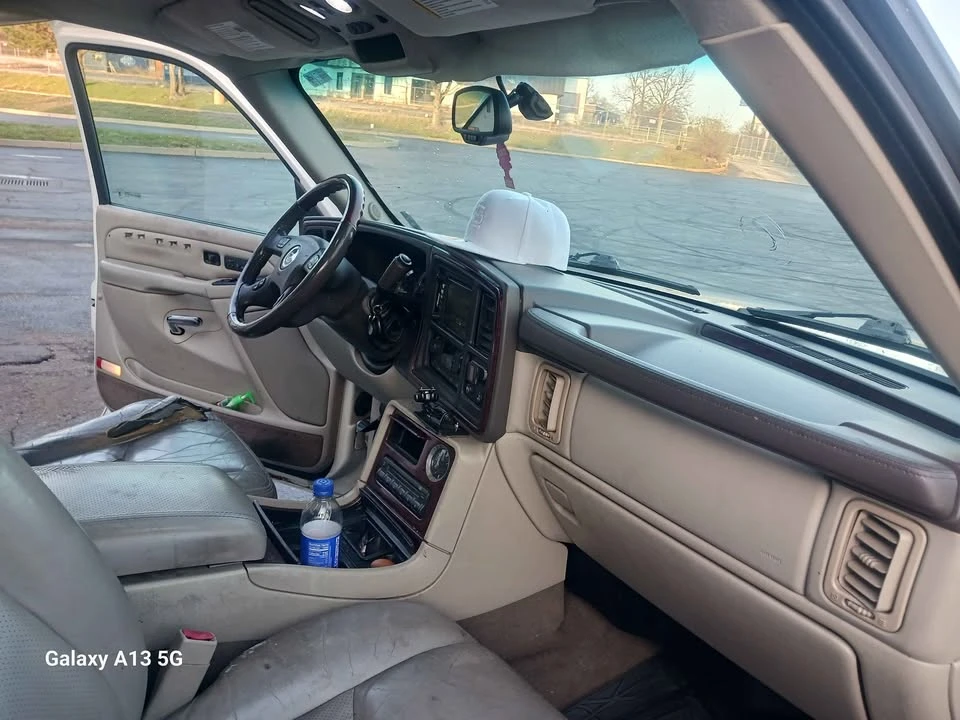 2005 Cadillac Escalade & EXT 2nd Gen - Image 3 of 5