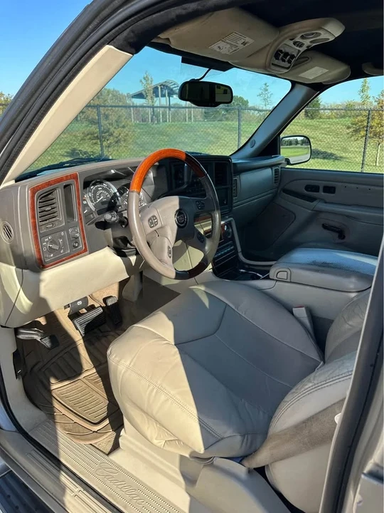 2005 Cadillac Escalade & EXT 2nd Gen - Image 5 of 9