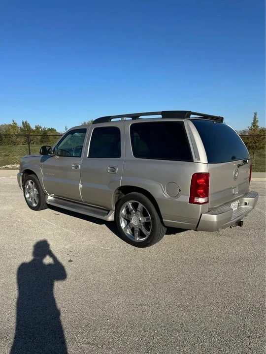 2005 Cadillac Escalade & EXT 2nd Gen - Image 4 of 9