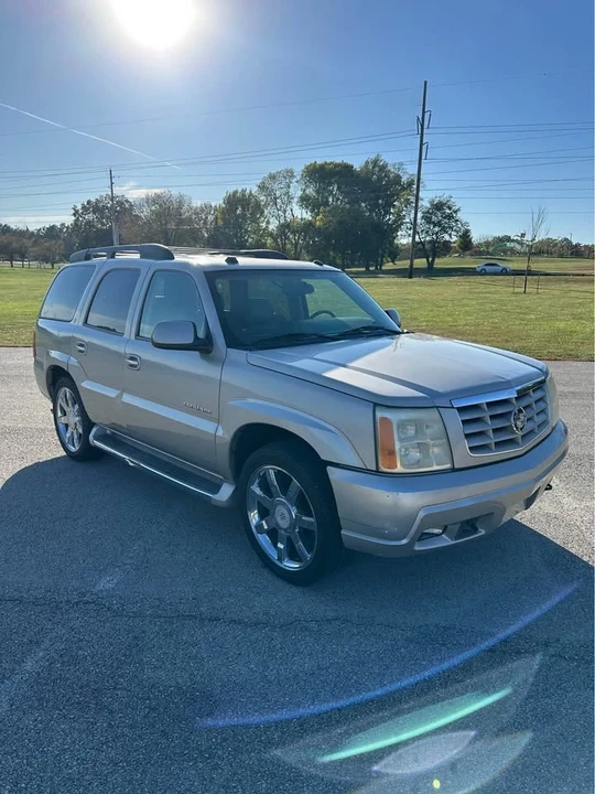 2005 Cadillac Escalade & EXT 2nd Gen - Image 2 of 9