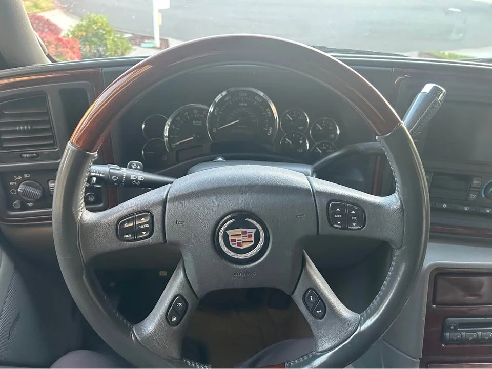 2005 Cadillac Escalade & EXT 2nd Gen - Image 16 of 17