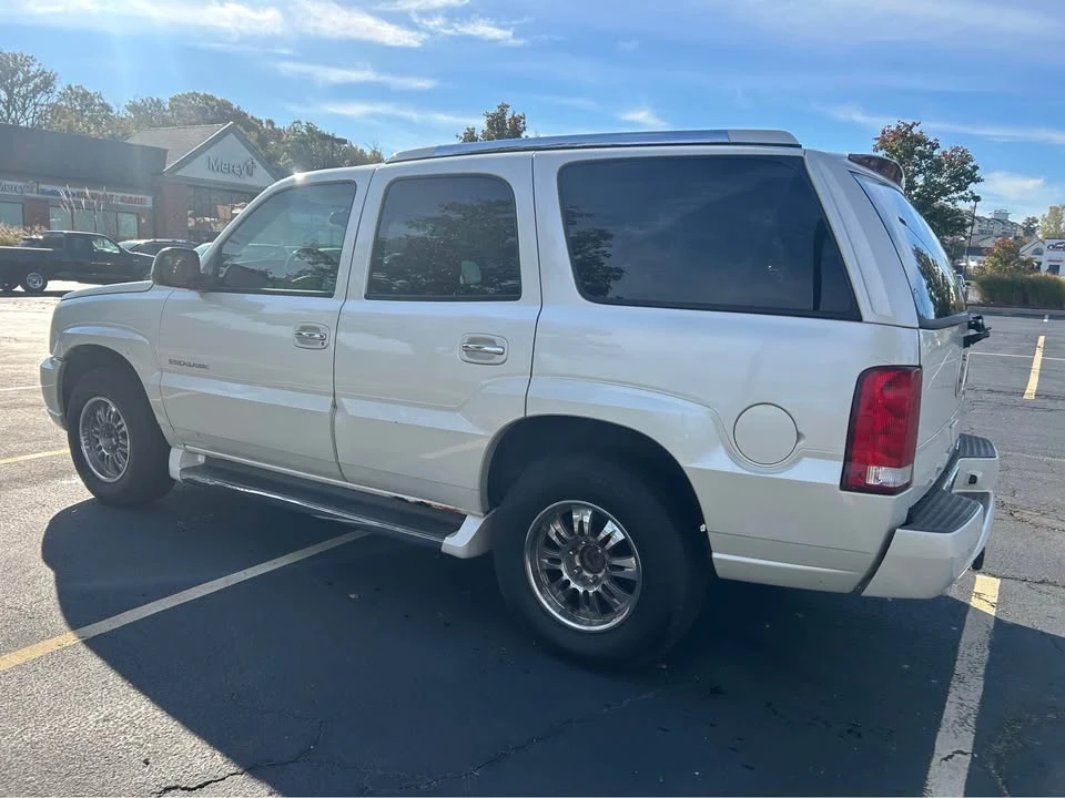 2005 Cadillac Escalade & EXT 2nd Gen - Image 2 of 12
