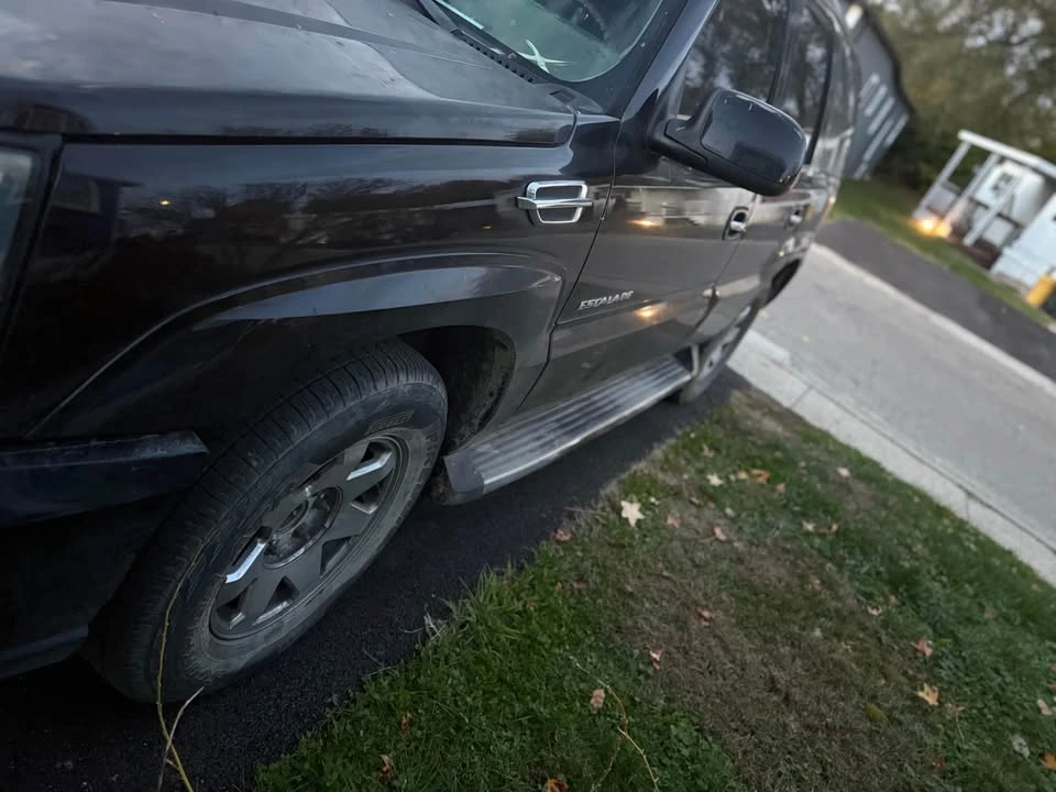 2005 Cadillac Escalade & EXT 2nd Gen - Image 2 of 7