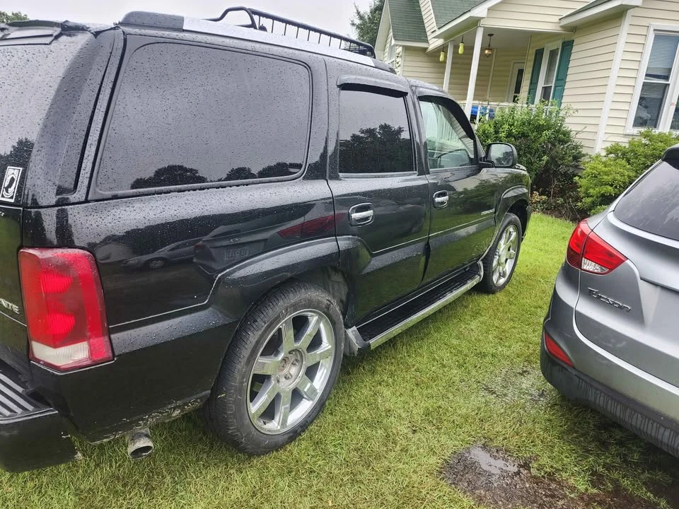 2005 Cadillac Escalade & EXT 2nd Gen - Image 4 of 10