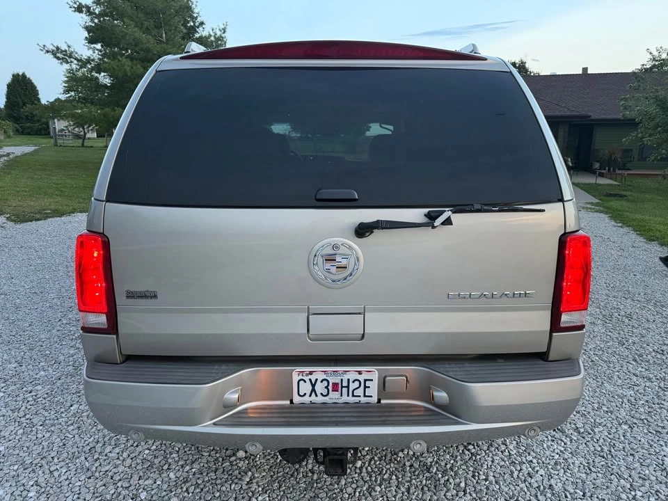 2005 Cadillac Escalade & EXT 2nd Gen - Image 2 of 15