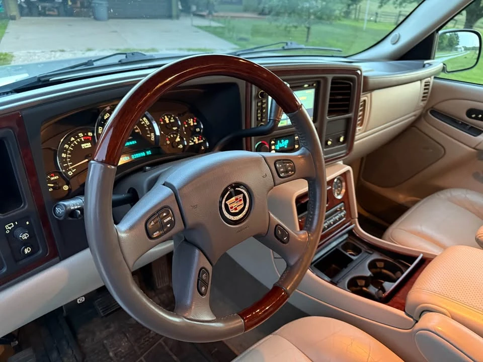 2005 Cadillac Escalade & EXT 2nd Gen - Image 7 of 15