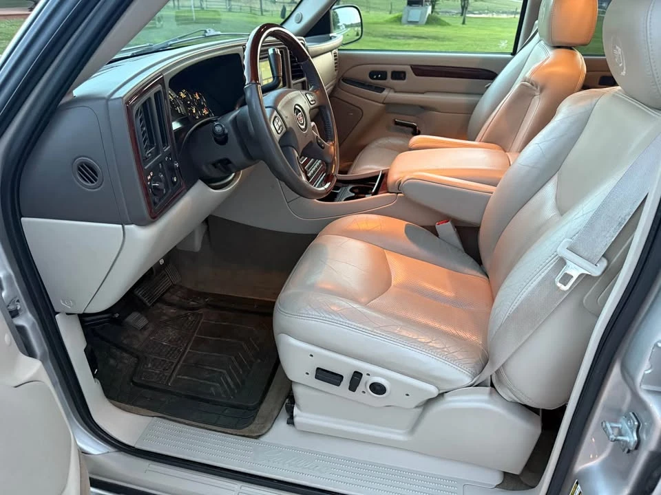2005 Cadillac Escalade & EXT 2nd Gen - Image 9 of 15