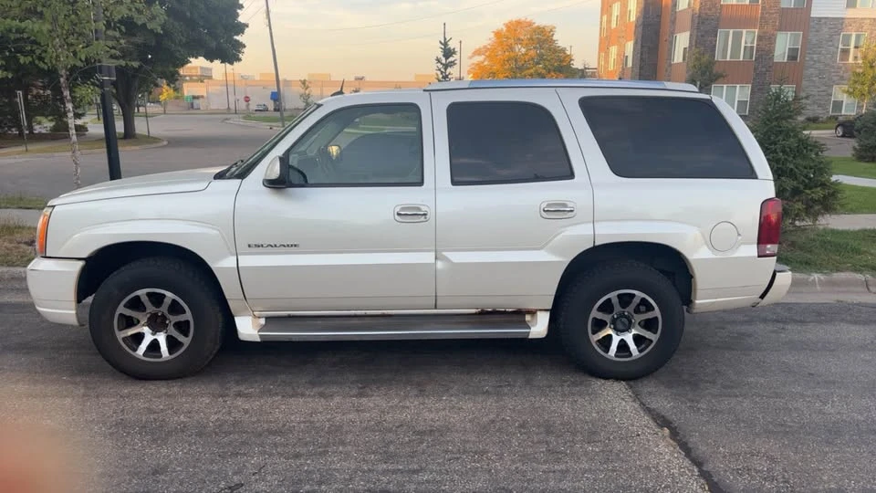 2005 Cadillac Escalade & EXT 2nd Gen - Image 3 of 4