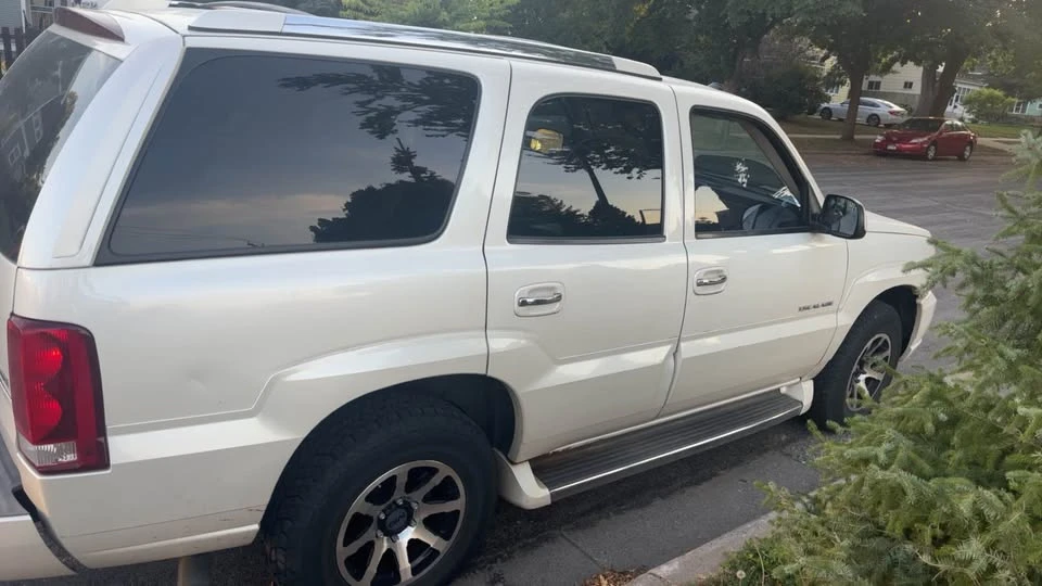 2005 Cadillac Escalade & EXT 2nd Gen - Image 2 of 4